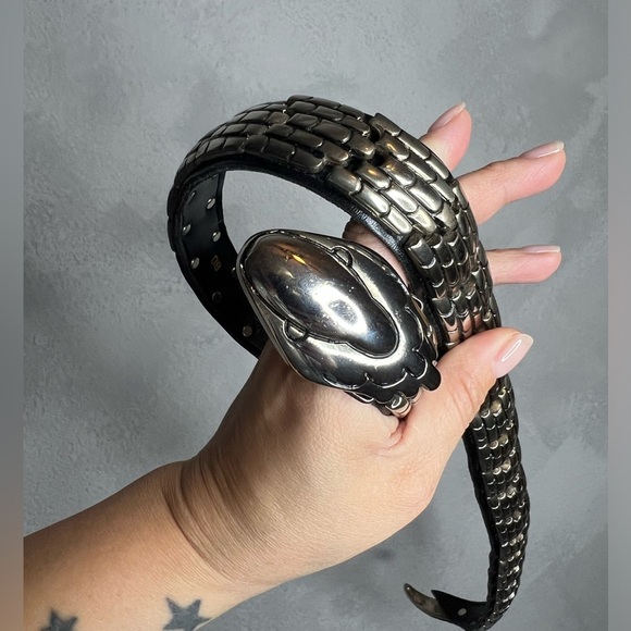 Vintage snake belt featured in Chasing Unicorn outfit boho/ western aesthetic - Picture 5 of 12